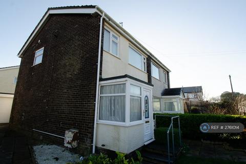 3 bedroom semi-detached house to rent, Garreglwyd Park, Holyhead, LL65