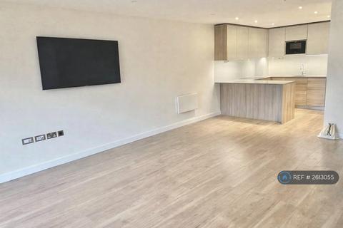 2 bedroom flat to rent, Golding House, London, NW9