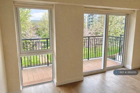 2 bedroom flat to rent, Golding House, London, NW9