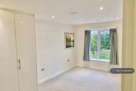2 bedroom flat to rent, Golding House, London, NW9