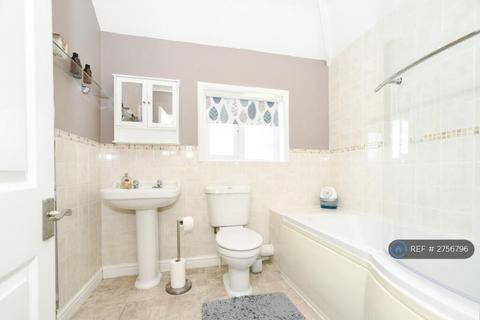 3 bedroom semi-detached house to rent, Devon Road, Swindon, SN2