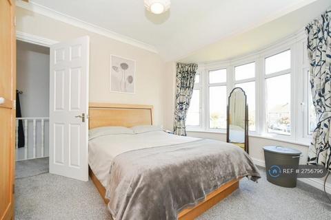 3 bedroom semi-detached house to rent, Devon Road, Swindon, SN2