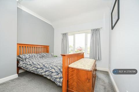 3 bedroom semi-detached house to rent, Devon Road, Swindon, SN2