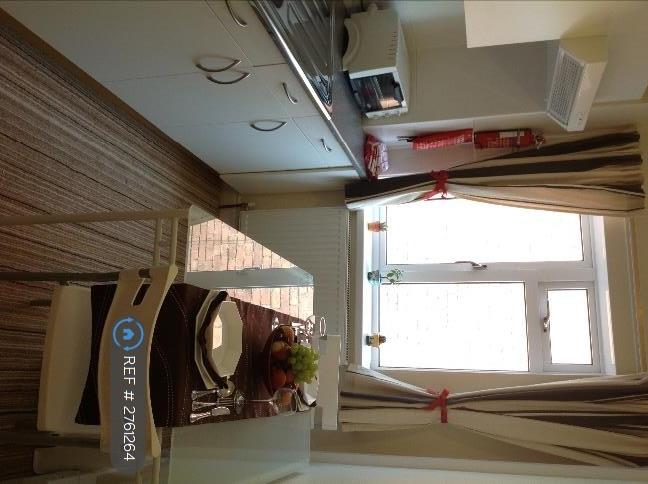 Kitchen/ Dining