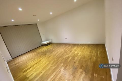 2 bedroom flat to rent, London, London, NW9