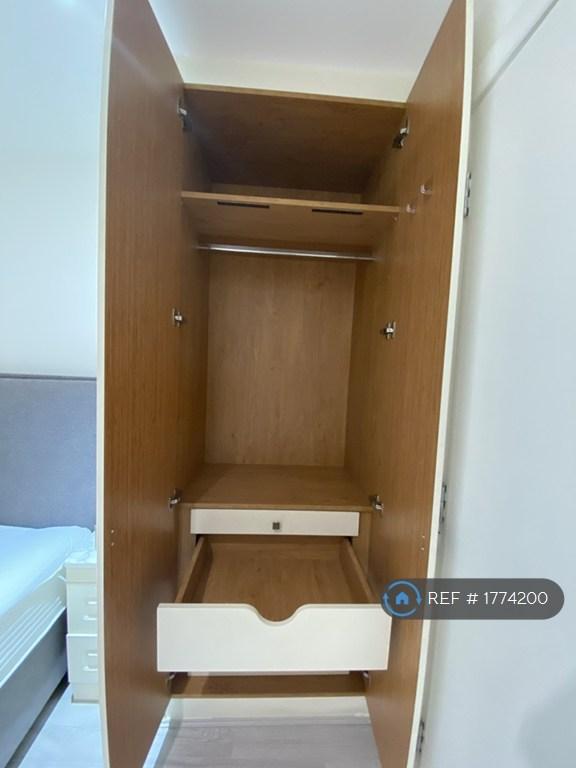 Bedroom 1, Storage 1 - b