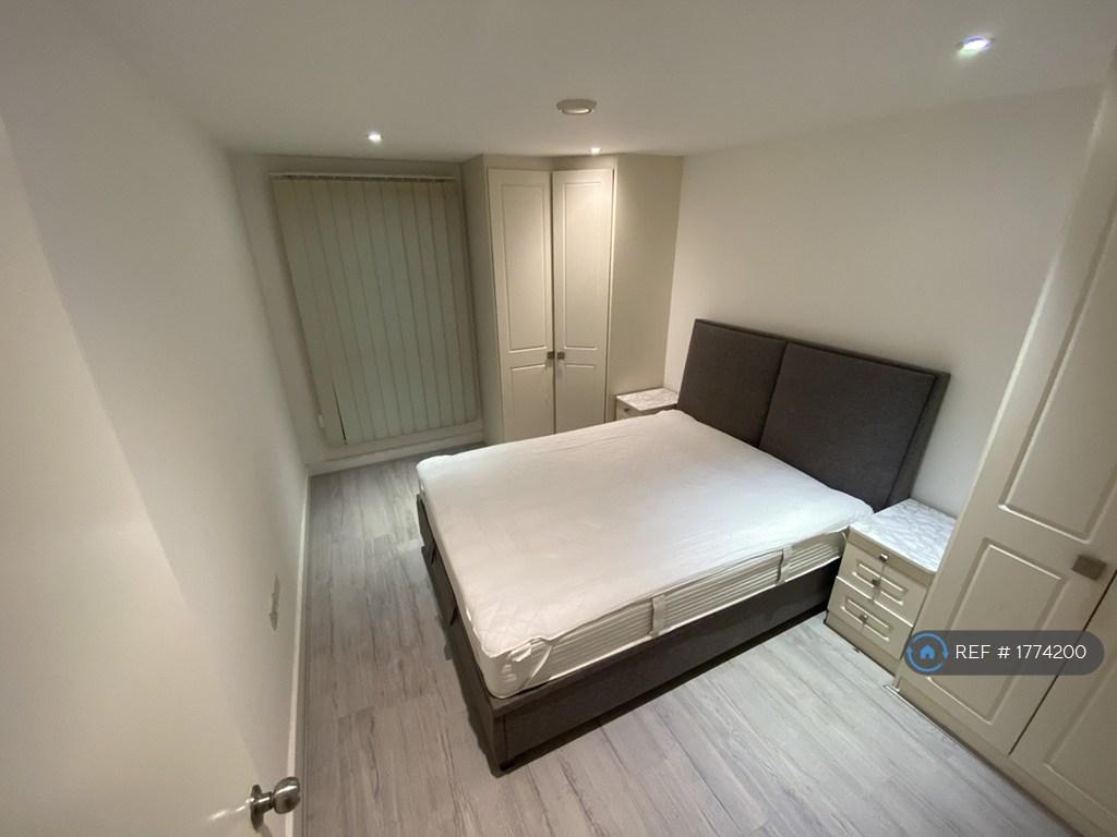Bedroom 1 - b