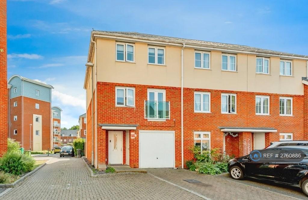 End Of Terrace Townhouse With Garage