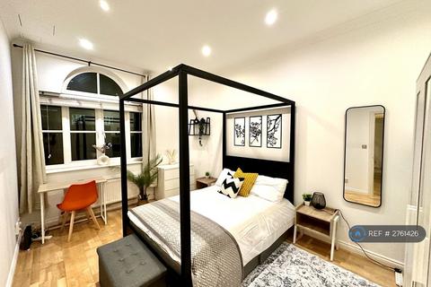 1 bedroom in a house share to rent, John Conway House, London, SW2