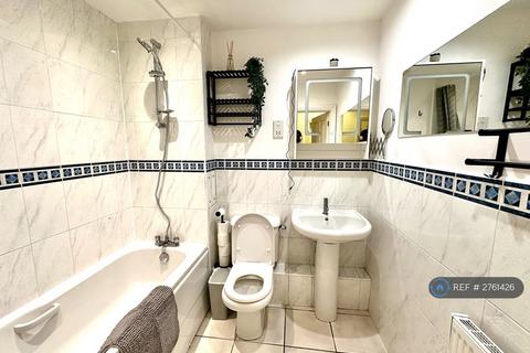 1 bedroom in a house share to rent, John Conway House, London, SW2