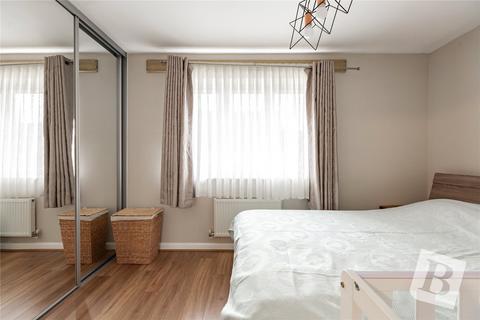 2 bedroom terraced house for sale, Egbert Close, Hornchurch, RM12
