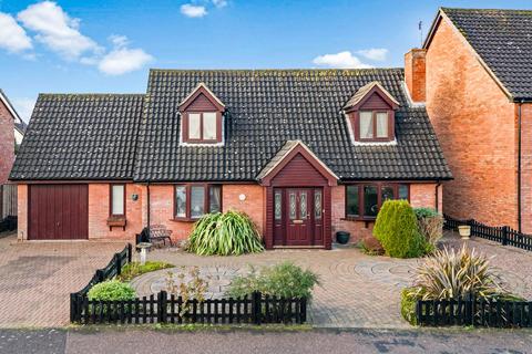 2 bedroom chalet for sale, Harvesters Way, Martlesham Heath IP5