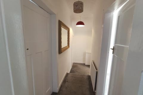 2 bedroom flat to rent, Curtis Avenue, Glasgow G44