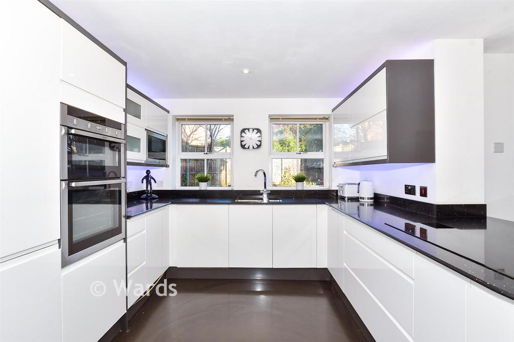 Kitchen/Dining Area