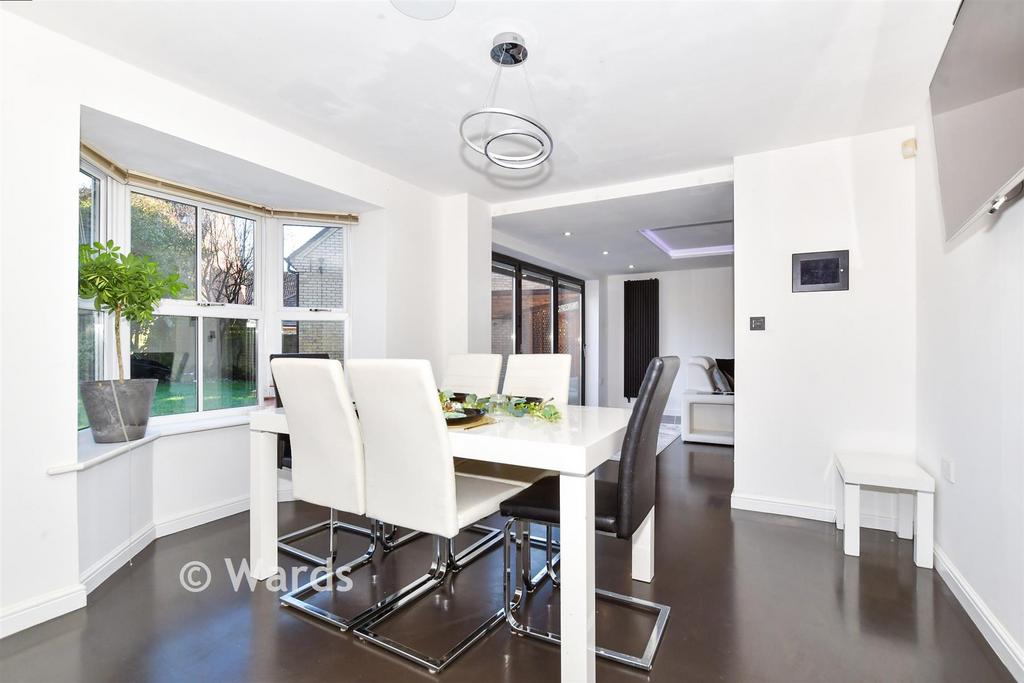 Kitchen/Dining Area