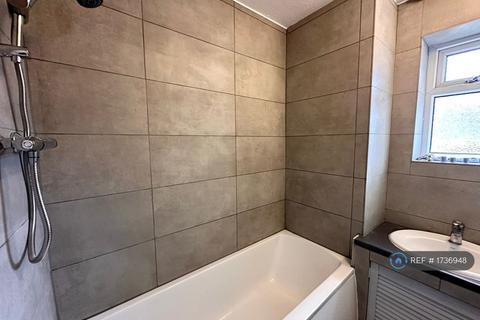 3 bedroom flat to rent, Off East End Road, London, N2