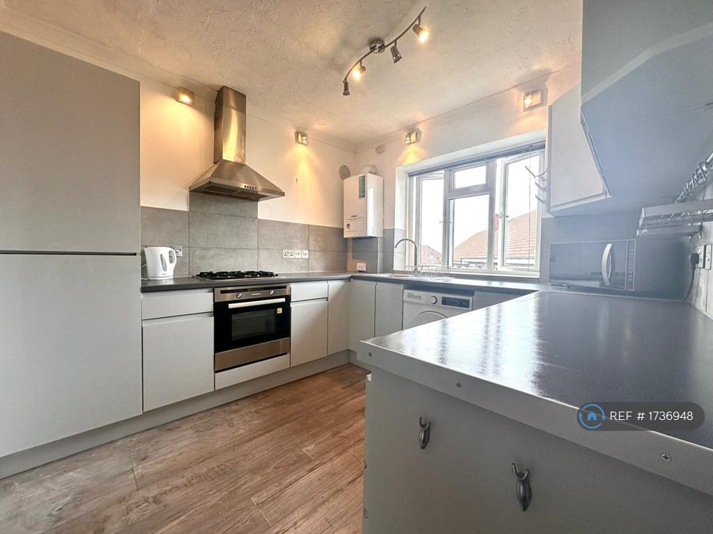 Updated Kitchen With Dishwasher &amp; Washing Machine