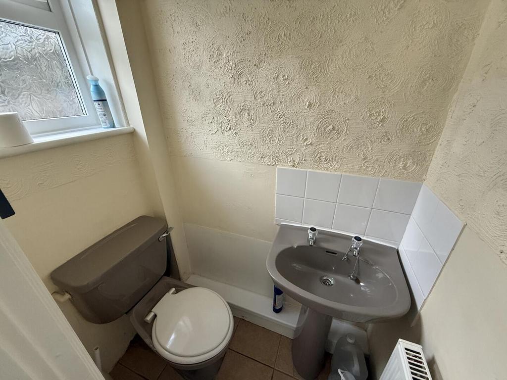 Fresh Move Salisbury Ave Torqay for Let WC