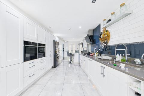 5 bedroom semi-detached house for sale, Stoneyfield Road, Coulsdon CR5