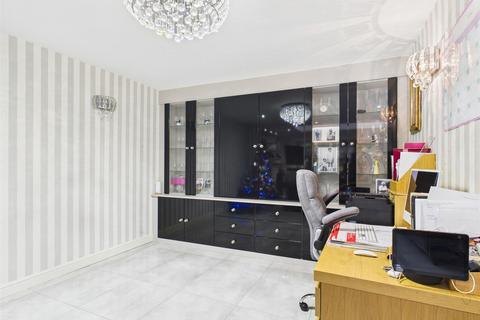 5 bedroom semi-detached house for sale, Stoneyfield Road, Coulsdon CR5
