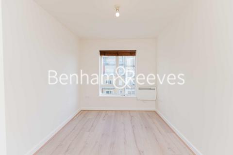 2 bedroom apartment to rent, Heritage Avenue,  Colindale NW9