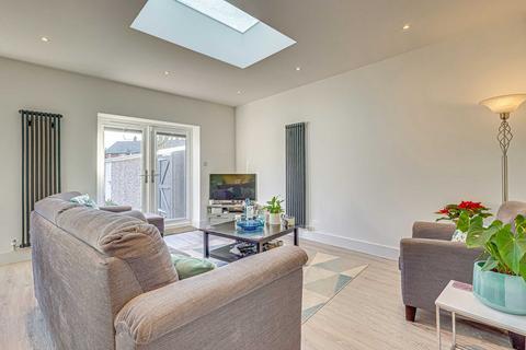 3 bedroom semi-detached bungalow for sale, Leighcroft Gardens, Leigh-on-sea, SS9