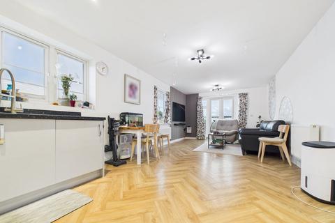 2 bedroom apartment to rent, Honey Bee Street, Calcot, RG31