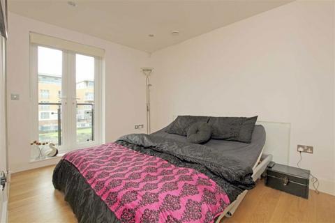 2 bedroom flat to rent, Durham Wharf Drive, Brentford TW8