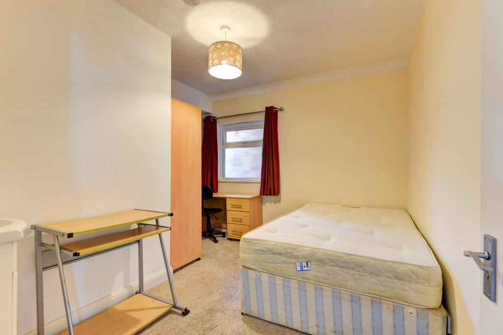 Neat single bedroom with a comfortable divan be...