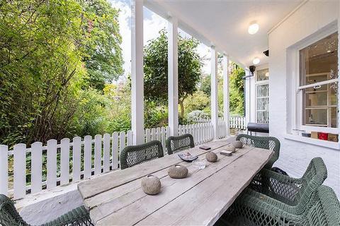 3 bedroom flat to rent, East Heath Road, London, NW3