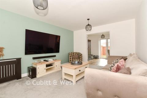 4 bedroom detached house for sale, Cambridgeshire Walk, Faygate, Horsham, West Sussex