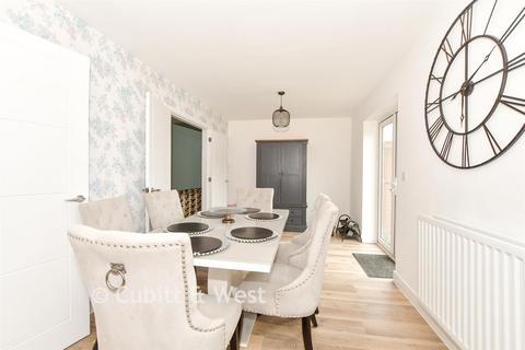 4 bedroom detached house for sale, Cambridgeshire Walk, Faygate RH12