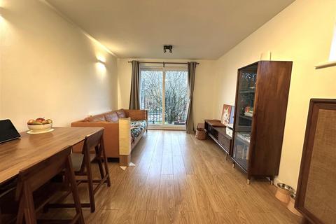 2 bedroom flat to rent, Tristan Lodge, Bushey WD23