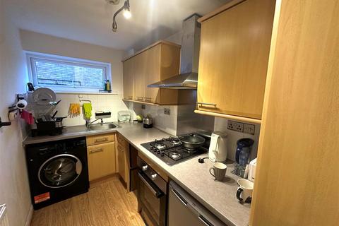 2 bedroom flat to rent, Tristan Lodge, Bushey WD23