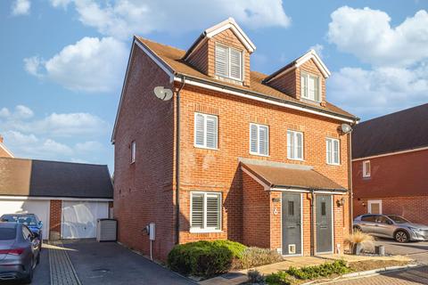 3 bedroom semi-detached house for sale, Day Close, Horley RH6