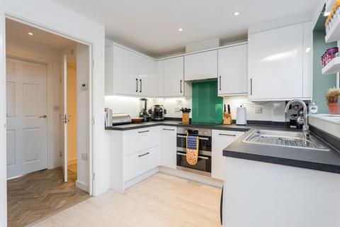 3 bedroom semi-detached house for sale, Day Close, Horley RH6