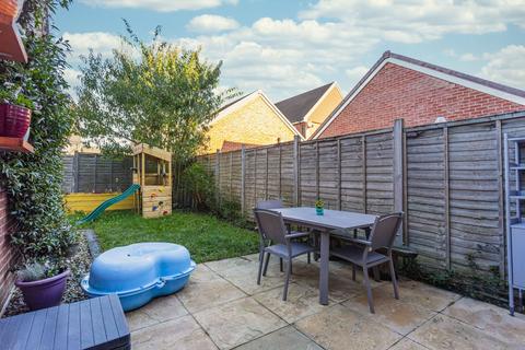 3 bedroom semi-detached house for sale, Day Close, Horley RH6