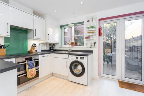 3 bedroom semi-detached house for sale, Day Close, Horley RH6