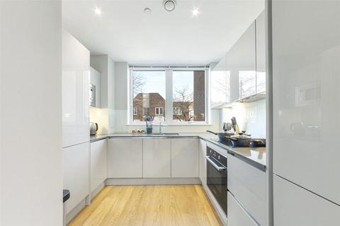 3 bedroom flat to rent, Summerstown, London SW17