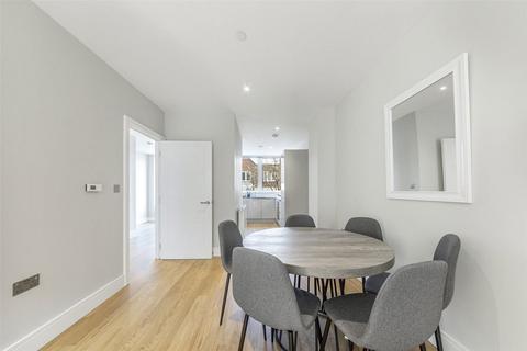 3 bedroom flat to rent, Summerstown, London SW17