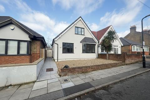 4 bedroom semi-detached bungalow for sale, Walford Road, Uxbridge, UB8