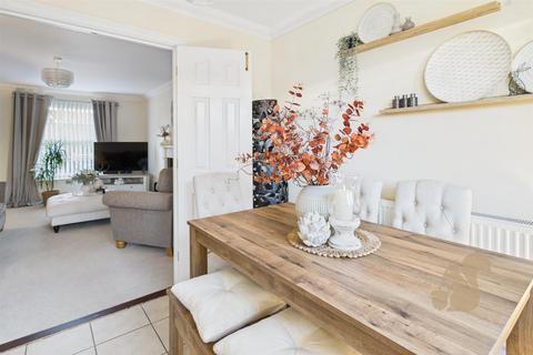 3 bedroom terraced house for sale, Willow Close, Bury St. Edmunds IP31