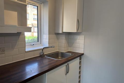 1 bedroom flat to rent, Marwell Close, Romford RM1