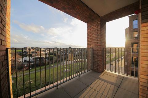 2 bedroom flat to rent, Parkview Avenue, NW2