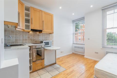 Flat to rent, Broadhurst Gardens