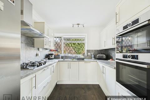 3 bedroom detached house to rent, Fore Street, Pinner, HA5
