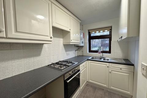 2 bedroom end of terrace house to rent, 111 Inkerman Road, Woking GU21