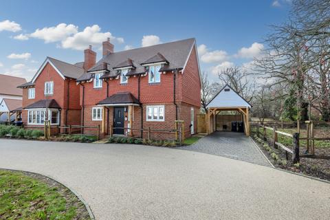 2 bedroom detached house for sale, Paddock Walk, Burgess Hill, RH15