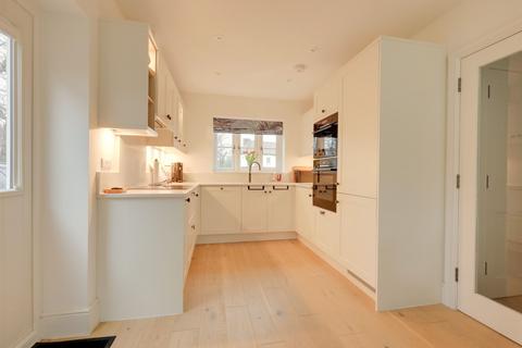 2 bedroom detached house for sale, Paddock Walk, Burgess Hill, RH15