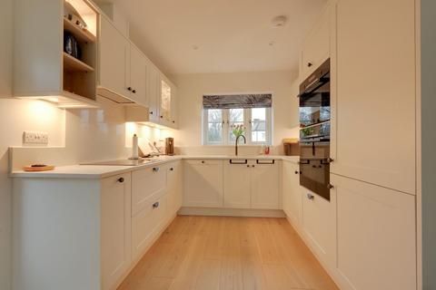 2 bedroom detached house for sale, Paddock Walk, Burgess Hill, RH15
